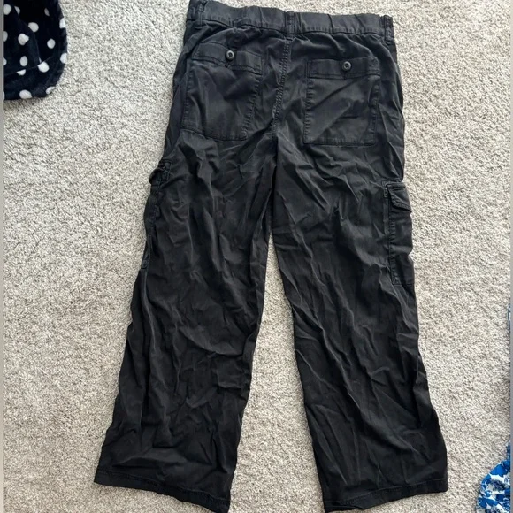 American Eagle Black Cargo Pants - Relaxed Fit - Picture 4 of 5